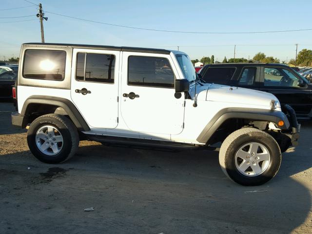 1C4HJWDG2CL203422 - 2012 JEEP WRANGLER U WHITE photo 9