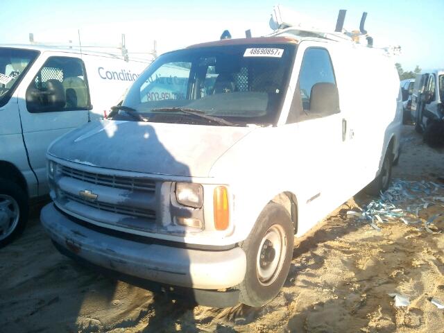 1GCFG25W0Y1261360 - 2000 CHEVROLET EXPRESS G2 WHITE photo 2