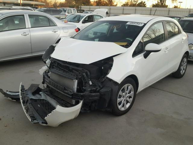 KNADM5A33E6376835 - 2014 KIA RIO LX WHITE photo 2