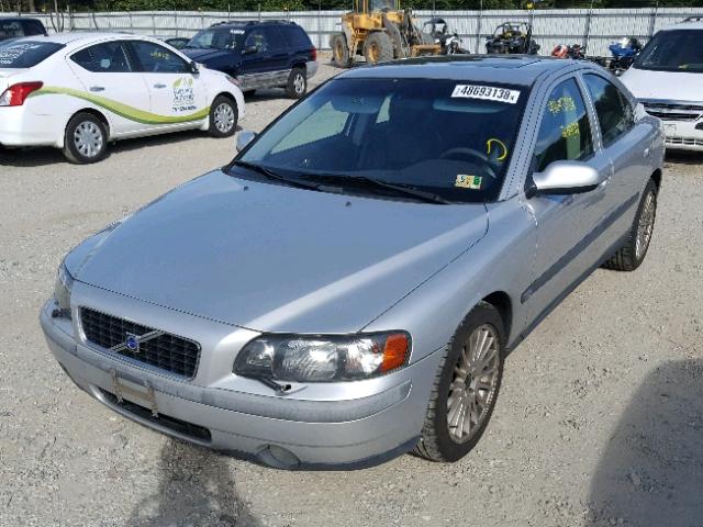 YV1RS53D122162119 - 2002 VOLVO S60 T5 SILVER photo 2
