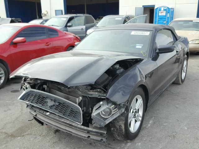 1ZVBP8EM0D5276375 - 2013 FORD MUSTANG BLACK photo 2