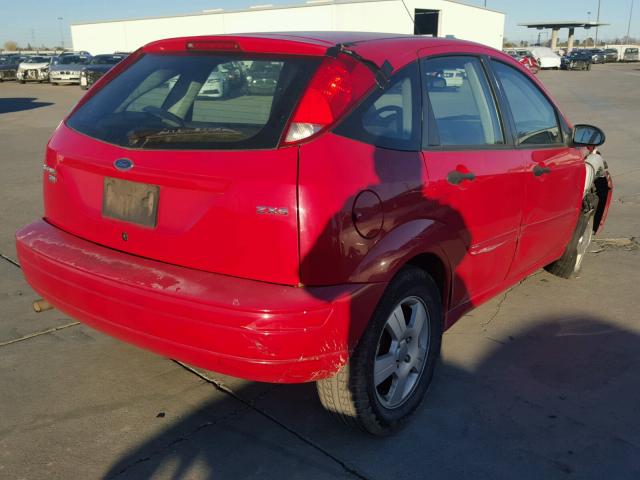 3FAFP37N95R139100 - 2005 FORD FOCUS ZX5 RED photo 4