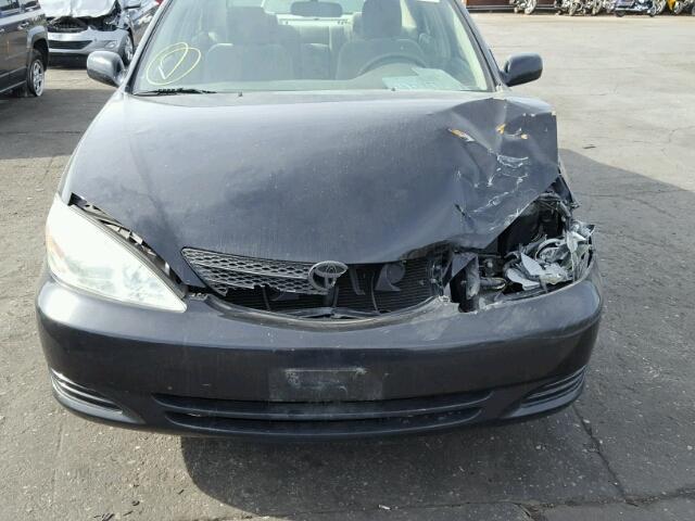 4T1BF32K44U068898 - 2004 TOYOTA CAMRY LE შავი ფოტო 9