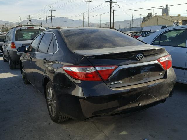 4T1BF1FK5HU641652 - 2017 TOYOTA CAMRY LE შავი ფოტო 3