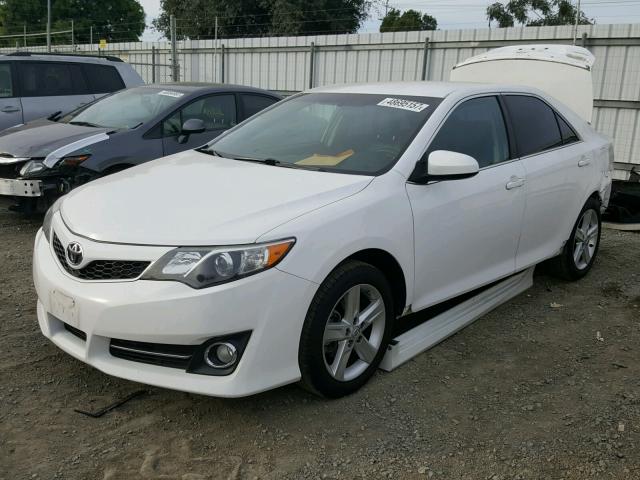 4T1BF1FK9EU441689 - 2014 TOYOTA CAMRY L WHITE photo 2