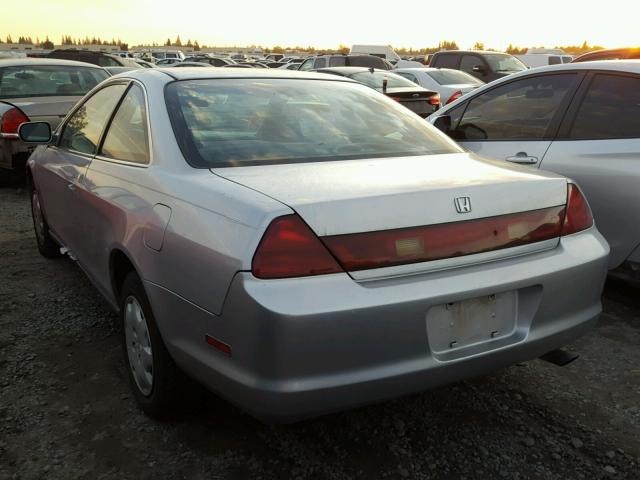 1HGCG3142XA028075 - 1999 HONDA ACCORD LX SILVER photo 3