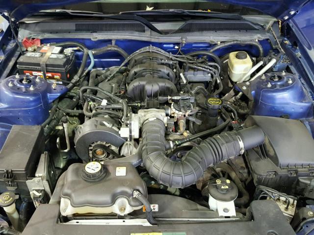 1ZVFT80NX55107818 - 2005 FORD MUSTANG BLUE photo 7