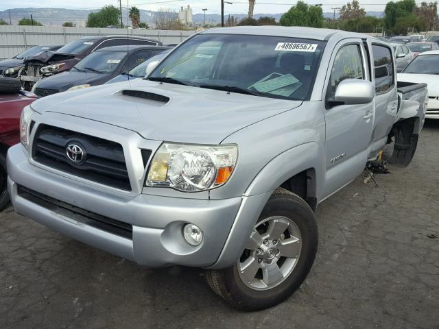 5TEJU62N46Z243565 - 2006 TOYOTA TACOMA DOU SILVER photo 2