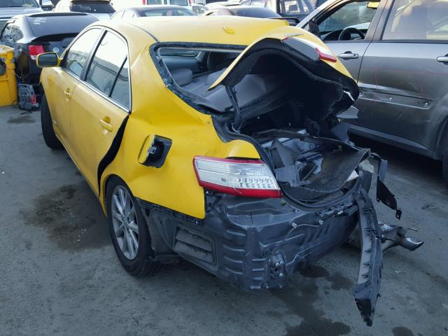 4T1BB3EK7BU132551 - 2011 TOYOTA CAMRY HYBR YELLOW photo 3