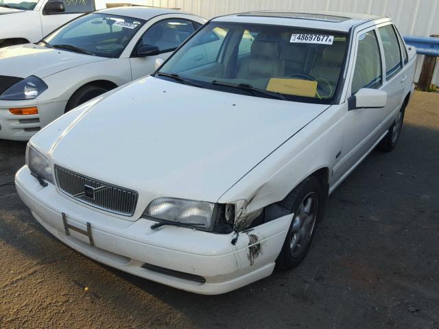 YV1LS5579W1485276 - 1998 VOLVO S70 WHITE photo 2