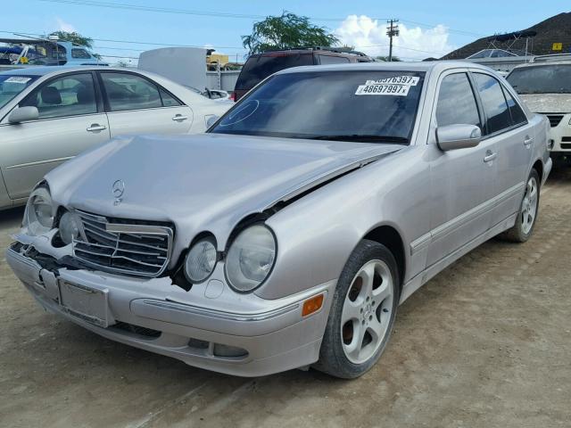 WDBJF70JX2B485497 - 2002 MERCEDES-BENZ E SILVER photo 2