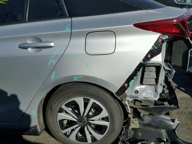 JTDKARFP9H3003200 - 2017 TOYOTA PRIUS PRIM ვერცხლისფერი ფოტო 9