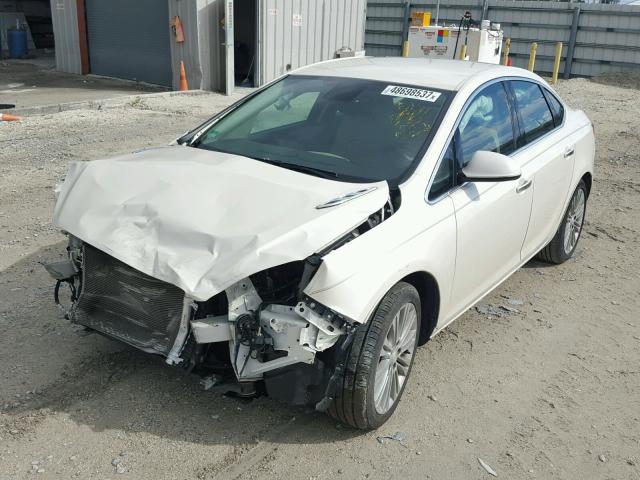 1G4PP5SK5E4167004 - 2014 BUICK VERANO WHITE photo 2