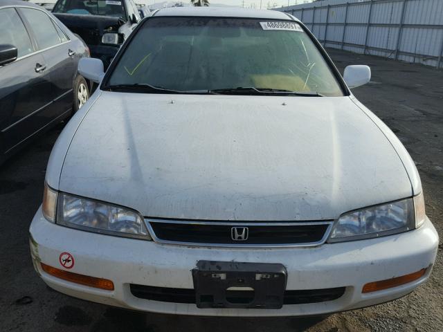 1HGCD5633TA201164 - 1996 HONDA ACCORD LX WHITE photo 9