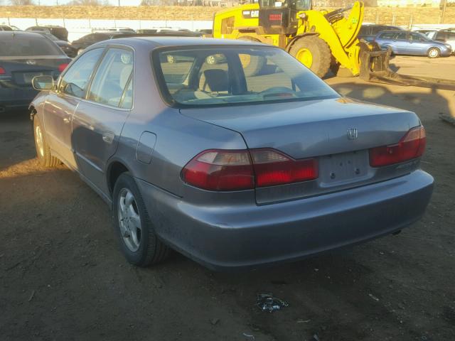 1HGCG5553YA112129 - 2000 HONDA ACCORD EX GRAY photo 3