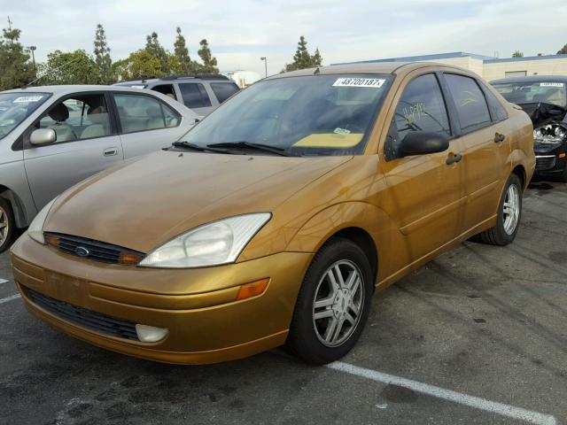 1FAFP34311W209442 - 2001 FORD FOCUS SE GOLD photo 2