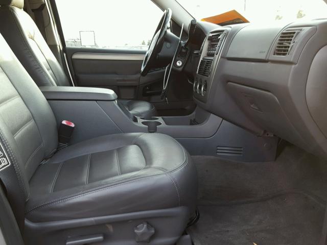 1FMZU63K03UC20551 - 2003 FORD EXPLORER X Gümüş foto 5