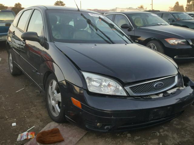 3FAFP37NX5R100922 - 2005 FORD FOCUS ZX5 BLACK photo 1