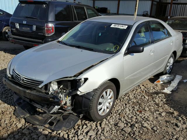 4T1BE32K25U632228 - 2005 TOYOTA CAMRY LE ვერცხლისფერი ფოტო 2