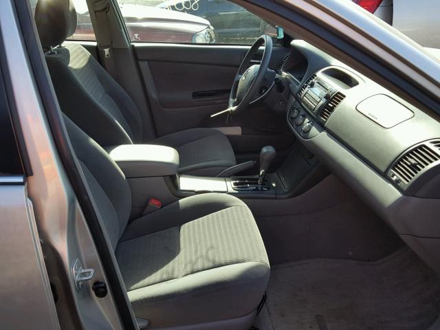 4T1BE32K25U632228 - 2005 TOYOTA CAMRY LE ვერცხლისფერი ფოტო 5