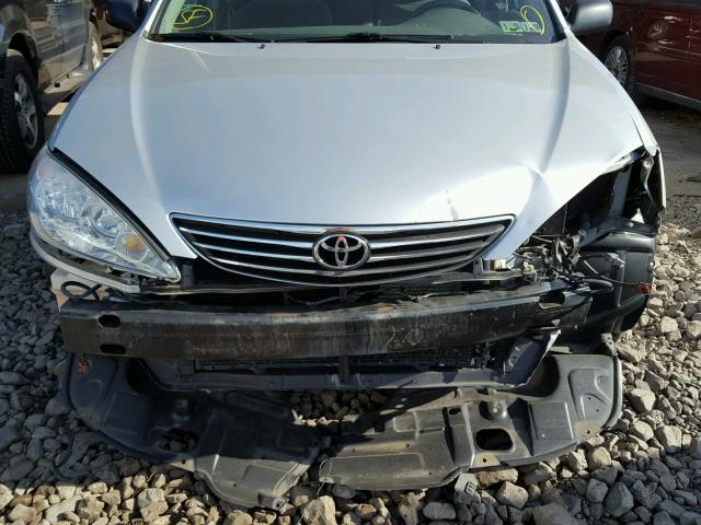 4T1BE32K25U632228 - 2005 TOYOTA CAMRY LE SILVER photo 9