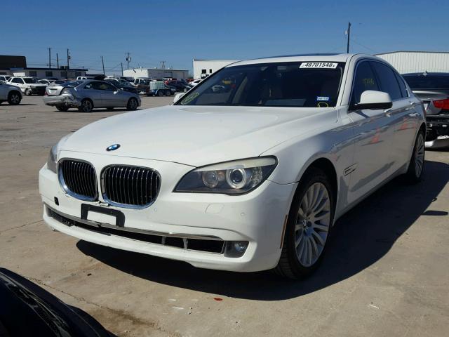 WBAKB8C56CC964580 - 2012 BMW 750LI WHITE photo 2