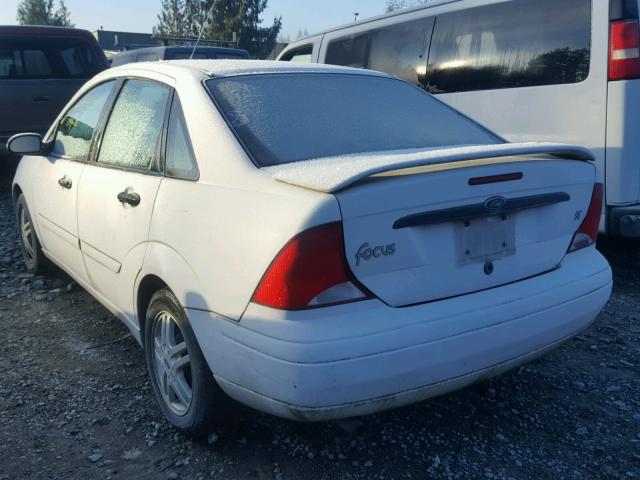 1FAFP3434YW414022 - 2000 FORD FOCUS SE WHITE photo 3