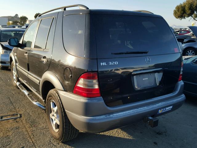 4JGAB54E3XA089905 - 1999 MERCEDES-BENZ ML 320 BLACK photo 3