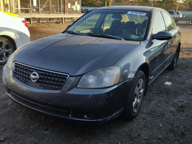 1N4AL11D25C104438 - 2005 NISSAN ALTIMA S GRAY photo 2