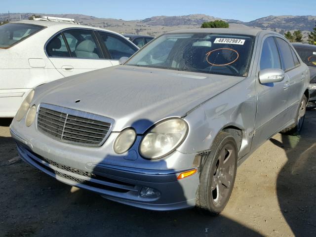 WDBUF70J03A289914 - 2003 MERCEDES-BENZ E 500 SILVER photo 2