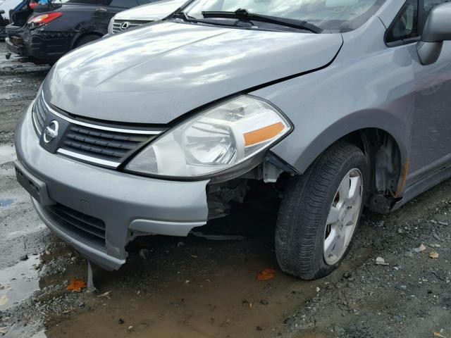 3N1BC13E87L457782 - 2007 NISSAN VERSA S GRAY photo 9