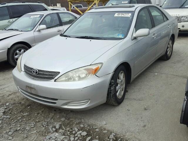 4T1BF30K52U008869 - 2002 TOYOTA CAMRY LE SILVER photo 2