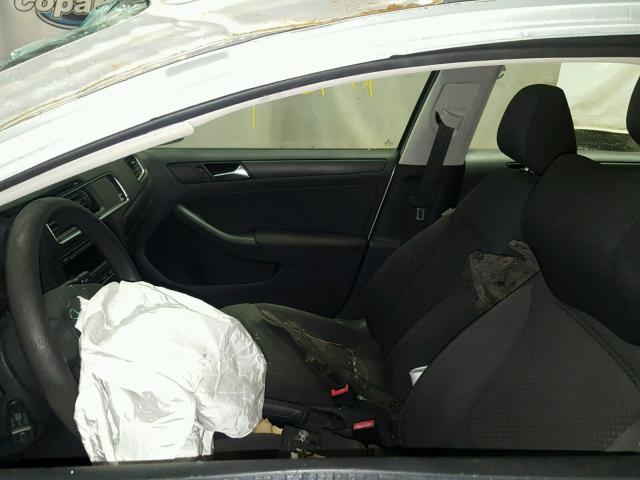 3VW2K7AJ4CM320830 - 2012 VOLKSWAGEN JETTA BASE SILVER photo 5