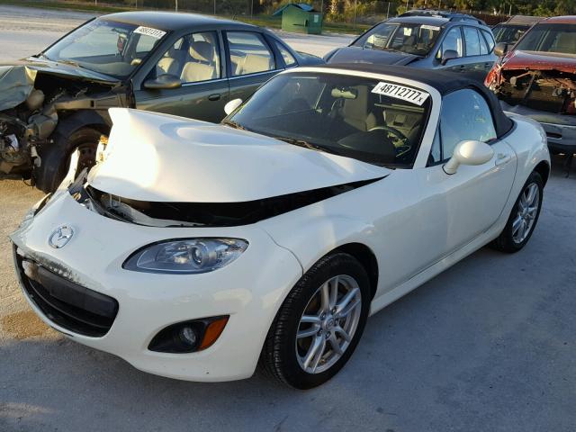 JM1NC25FX90202024 - 2009 MAZDA MX-5 MIATA WHITE photo 2