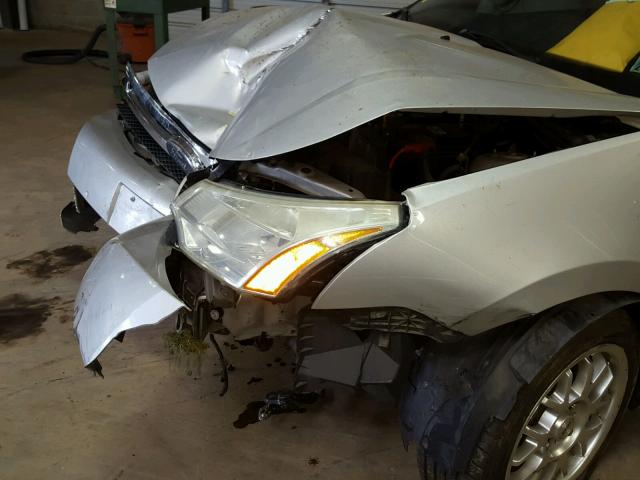 1FAHP36N69W213229 - 2009 FORD FOCUS SES SILVER photo 9