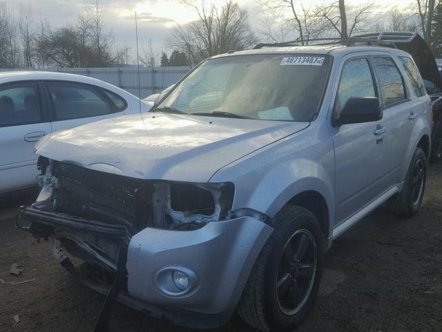 1FMCU9D78AKD03381 - 2010 FORD ESCAPE XLT SILVER photo 2