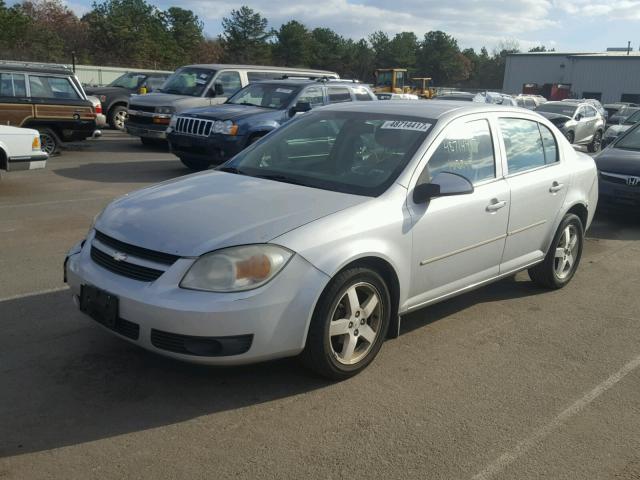 1G1AL52F957518142 - 2005 CHEVROLET COBALT LS SILVER photo 2