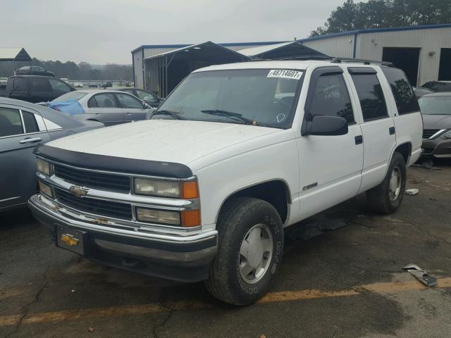 1GNEK13R5TJ338466 - 1996 CHEVROLET TAHOE K150 WHITE photo 2