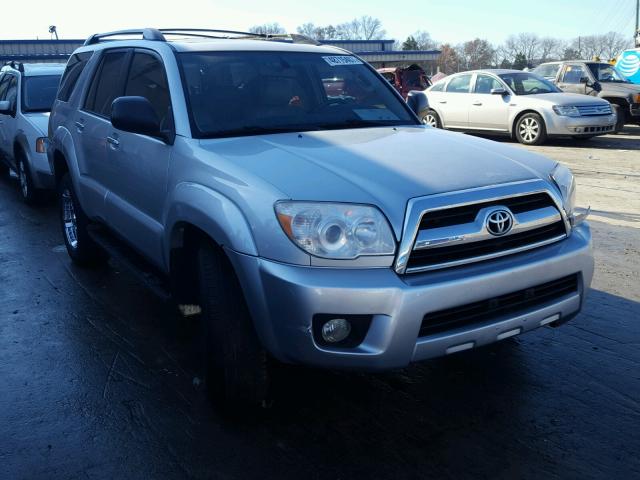 JTEZU14R478066942 - 2007 TOYOTA 4RUNNER SR SILVER photo 1