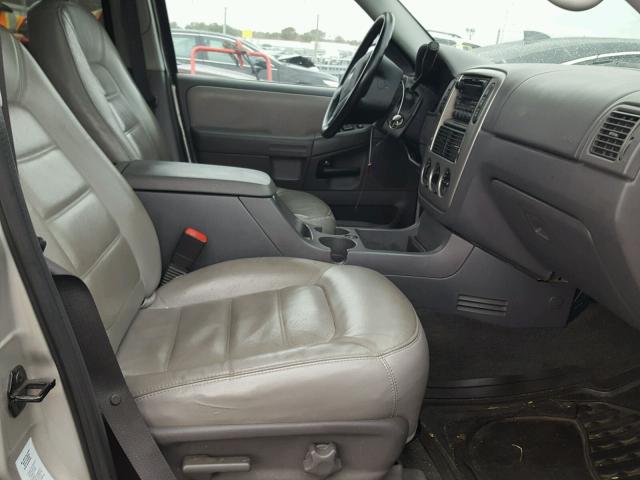 1FMDU73E95ZA48021 - 2005 FORD EXPLORER X SILVER photo 5