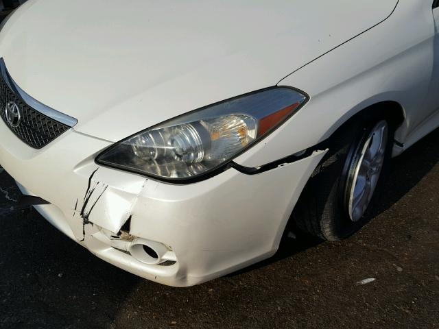 4T1CE30P77U755903 - 2007 TOYOTA CAMRY SOLA WHITE photo 9