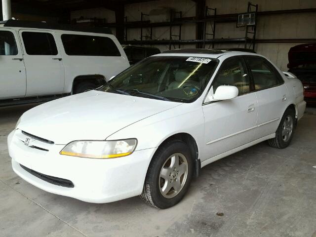 1HGCG1654YA054054 - 2000 HONDA ACCORD EX WHITE photo 2