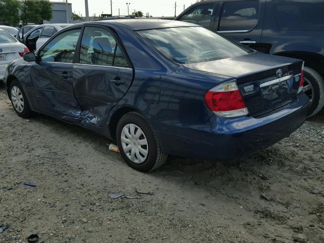 4T1BE32K75U080614 - 2005 TOYOTA CAMRY LE BLUE photo 3