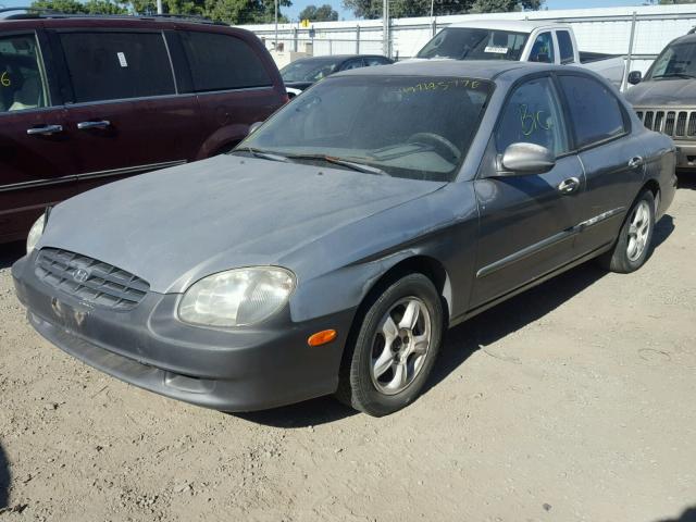 KMHWF35VXXA087615 - 1999 HYUNDAI SONATA GLS GRAY photo 2