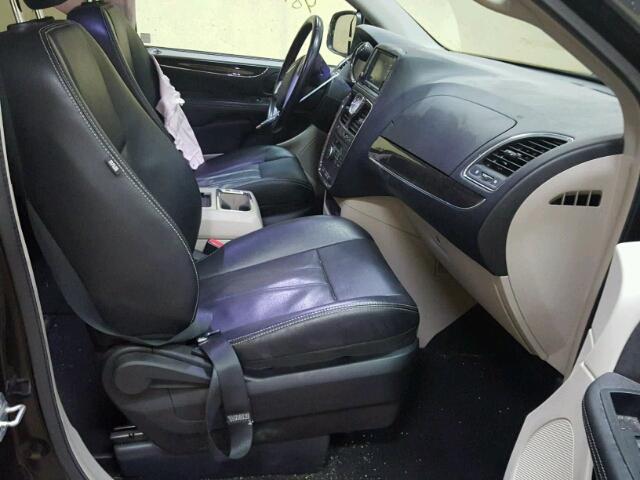 2C4RC1BG4DR621526 - 2013 CHRYSLER TOWN & COU BLACK photo 5