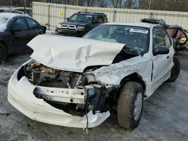 1G2JB5244Y7269069 - 2000 PONTIAC SUNFIRE SE WHITE photo 2