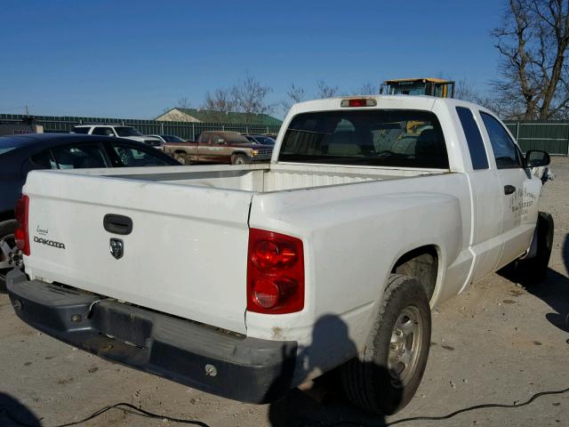 1D7HE22K15S345490 - 2005 DODGE DAKOTA ST WHITE photo 4