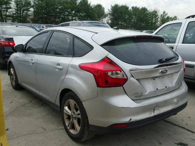 1FAHP3K22CL166138 - 2012 FORD FOCUS SE SILVER photo 3