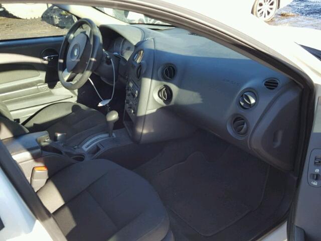 2G2WP522941191417 - 2004 PONTIAC GRAND PRIX WHITE photo 5