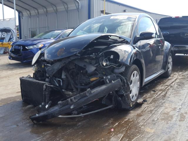 3VWPG3AGXAM013521 - 2010 VOLKSWAGEN NEW BEETLE 黑色 照片 2